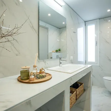Agora Luxury Apartment *